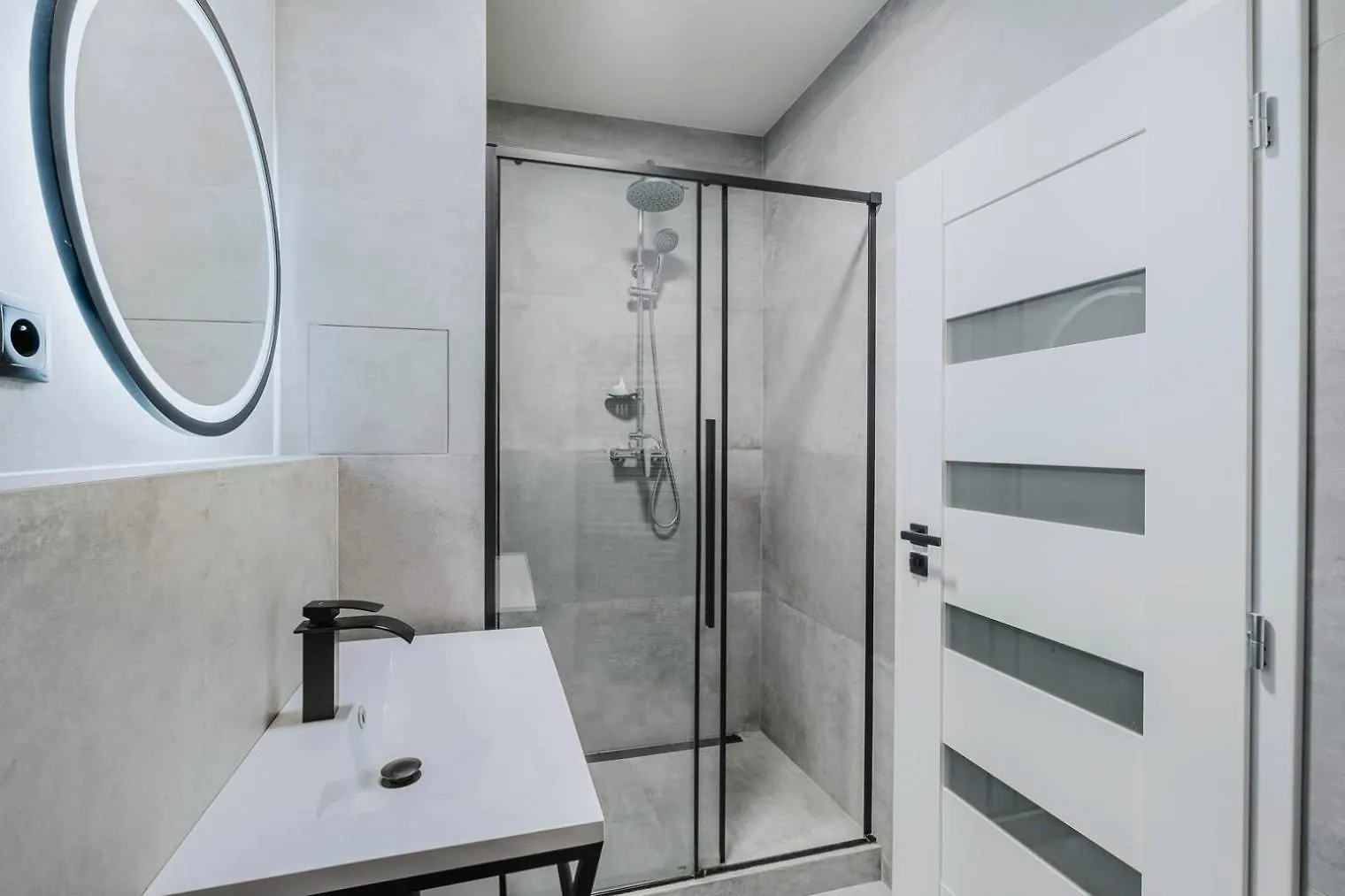 Blueground Zizkov Renovated Nr Universities Prg-35 Prague Apartment